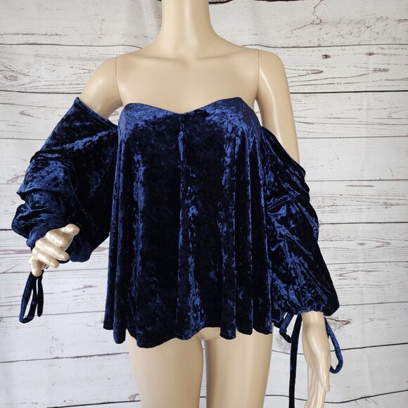 Do+Be Off Shoulder Blue Velvet Shirt Small NWT - Picture 3 of 6